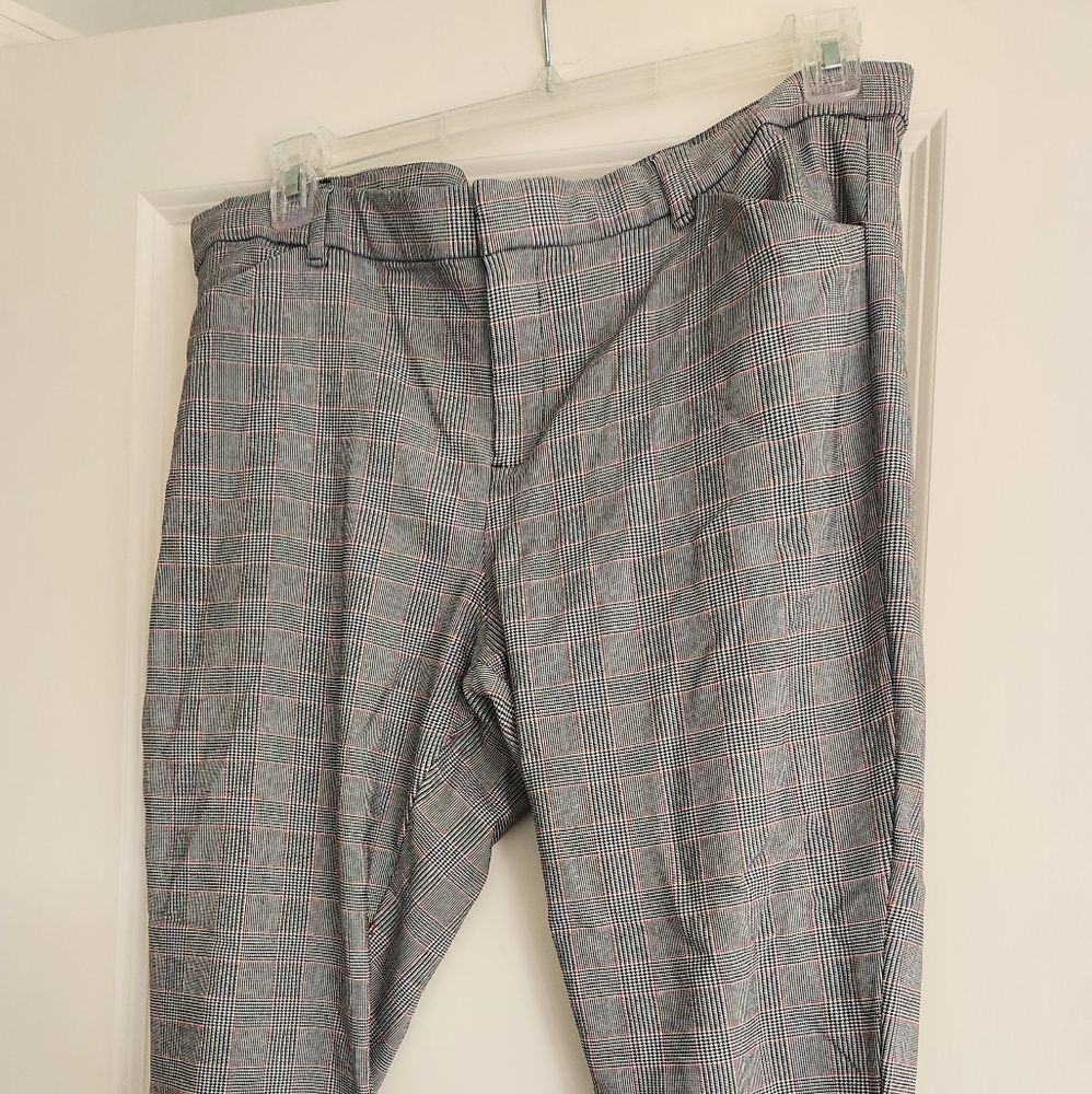 Gap B&W Plaid Ankle Pant